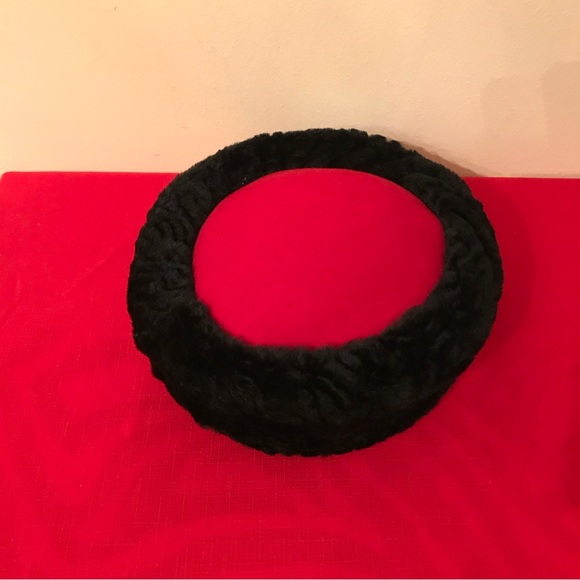 Importina Pillbox Red w/ Black Faux Fur Hat - Picture 2 of 4